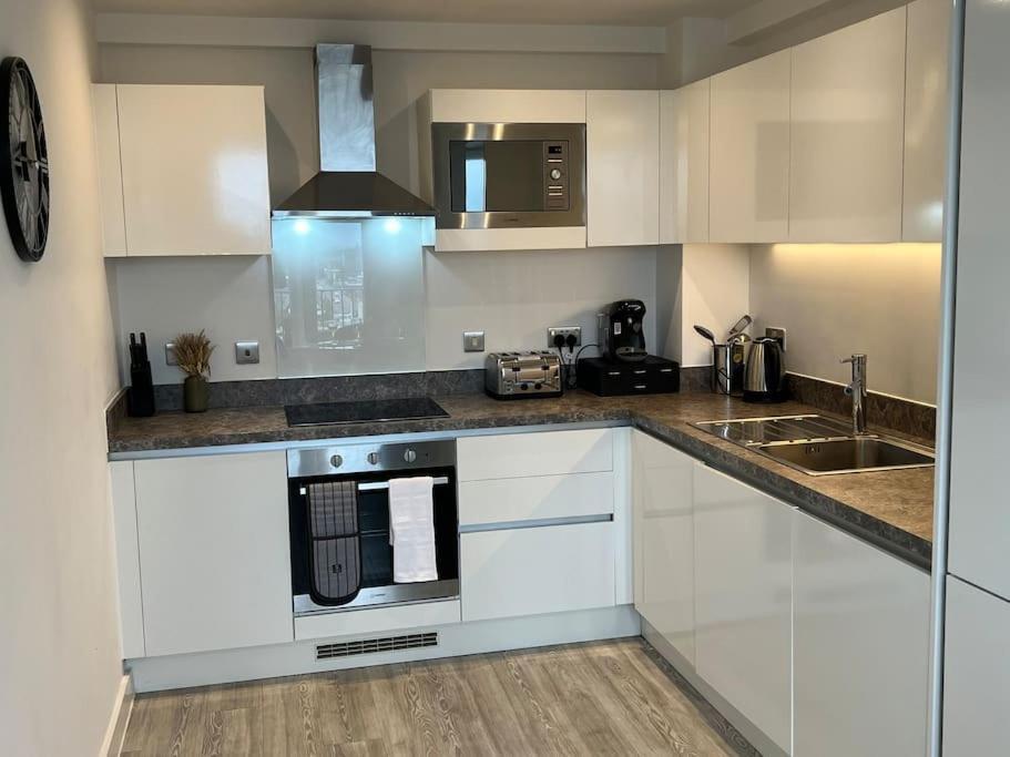 Prime Suite 2 Bedroom Apartment With Rooftop Terrace Manchester Exterior photo
